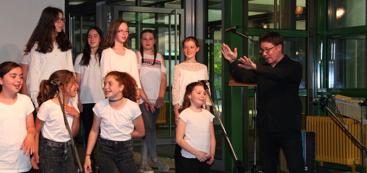 Voll bei der Sache: Lehrer wie Schüler zeigen beim Konzertabend im Schlossgymnasium ihr ganzes Können.Foto:pr