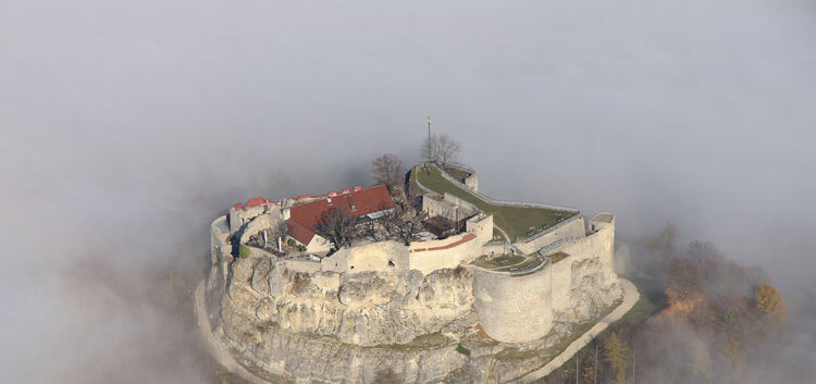 Burg HohenneuffenNebel