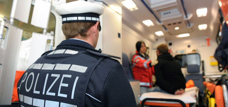 Immer häufiger kommt es zu Gewalt gegen Polizeibeamte und Rettungskräfte. Auch die Feuerwehr ist betroffen. Foto: Markus Brändli