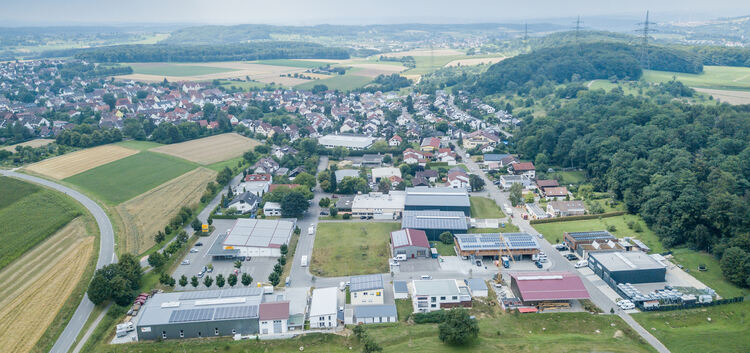 Das neue Gewerbegebiet am Ortsrand von Roßwälden: Es soll schuld daran sein, dass in dem Ebersbacher Teilort immer öfter Wasser