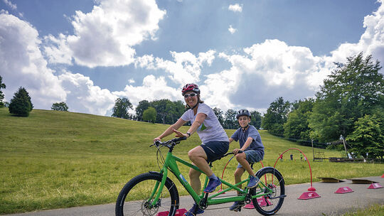 Im Tandem-Parcour zeigten Jung und Alt ihr Können.