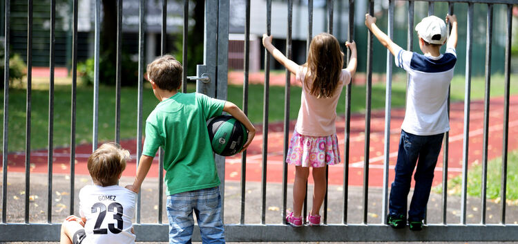 Vor verschlossenen Türen stehen allzu oft Kinder, die nachmittags am LUG kicken wollen. Foto: Jean-Luc Jacques