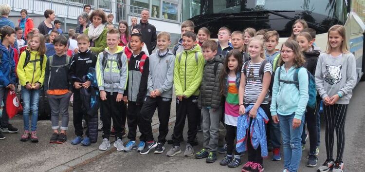 Mit dem Bus machten sich Holzmadener Grundschüler auf den langen Weg nach Frankreich.Foto: pr