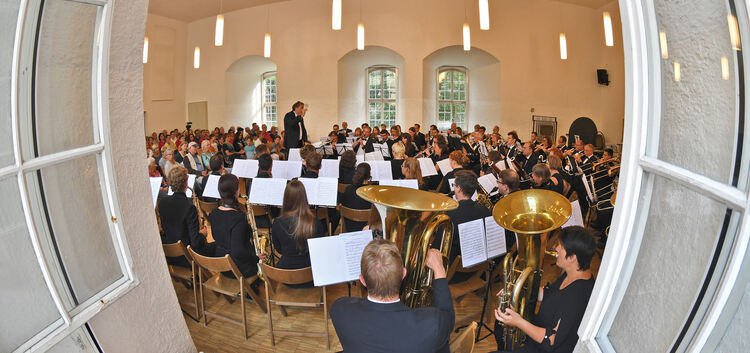 Musizieren im altehrwürdigen Rahmen des Kirchheimer Schlosses sorgte für ein besonderes Erlebnis bei Beteiligten und Zuhörern gl