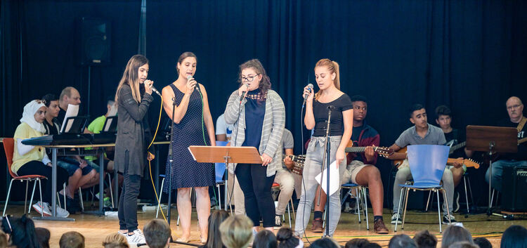 Großer Auftritt: Abschlusskonzert in der Aula der Alleenschule Kirchheim. Foto: Carsten Riedl