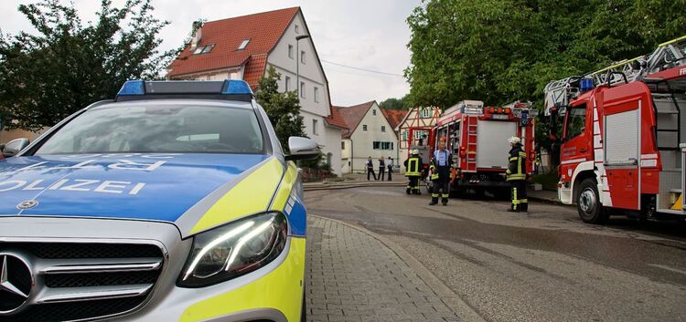 Neidlingen: Ein Brand in einem Mehrfamilienhaus in Neidlingen hat am fruehen Mittwochmorgen, kurz vor 07.30 Uhr, fuer einen Eins