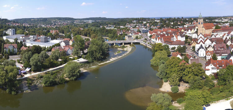 Die Stadt, der Fluss und der Galgenberg als Naherholungsraum: Viel Potenzial für die Landesgartenschau-Bewerbung. Foto: Jürgen H