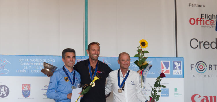 So sehen die besten Segelflieger der Welt aus (von links): Mario Kießling, Wolfgang Janowitsch und Jean-Denis Barrois.Foto: Benj