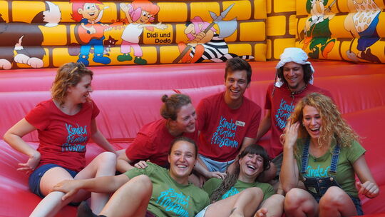 Carina Hoppenz, Isabel Fischer, Moritz Friebe und Timo Lehmann (hinten von links) sowie Lara Tick, Imke Lehmann und Melanie Wank