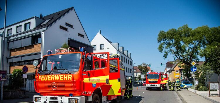 Gegen 11 Uhr wurde die Kirchheimer Feuerwehr in die Jesinger Strasse gerufen. Aus einer Wohnung im Dachgeschoss eines Mehrfamili