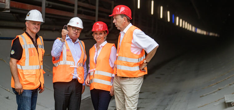 S21-Chef Manfred Leger (Zweiter von links) bei der Baustellenbesichtigung, unter anderem mit Ministerin Nicole Hoffmeister-Kraut