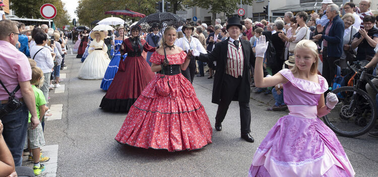 Trachtenumzug und Prozession gehören zum Brauchtum des Egerländer Vinzenzifests.Fotos: Jürgen Holzwarth