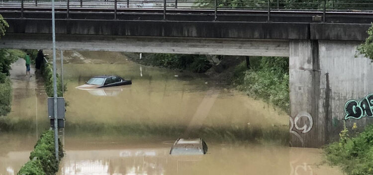 Bei der Hochwasserkatastrophe vor wenigen Wochen haben Autofahrer die Gefahren unterschätzt.Foto: Florian Beck