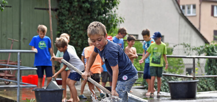 Sommerferienprogramm Owen, Wasser, Wasserspiele am Mühlkanal