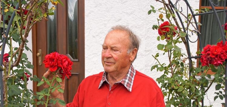 Der 85-jährige Karl Attinger begann im Jahr 1948 eine Lehre als Elektromechaniker und blieb dem Unternehmen treu. Foto: Thomas K