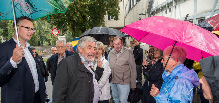 Mit Andreas Kenner (Mitte) und Andreas Schwarz (links) ging es gestern erst durch die verregnete Kirchheimer Innenstadt und ansc