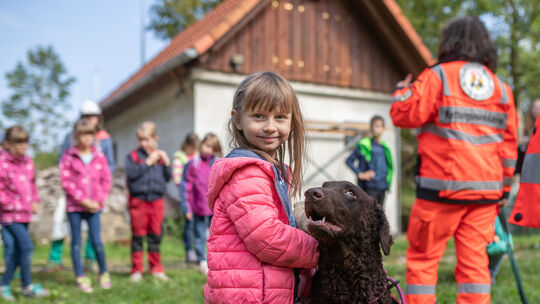 Sofepro Schlierbach: Kinder besuchen die Rettungshundestaffel