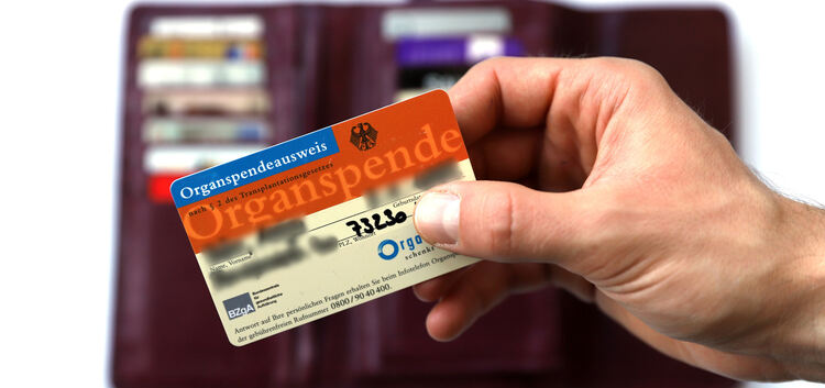 Ein Organspendeausweis gehört in jeden Geldbeutel. Das findet nicht nur Gesundheitsminister Jens Spahn. Foto: Jean-Luc Jacques