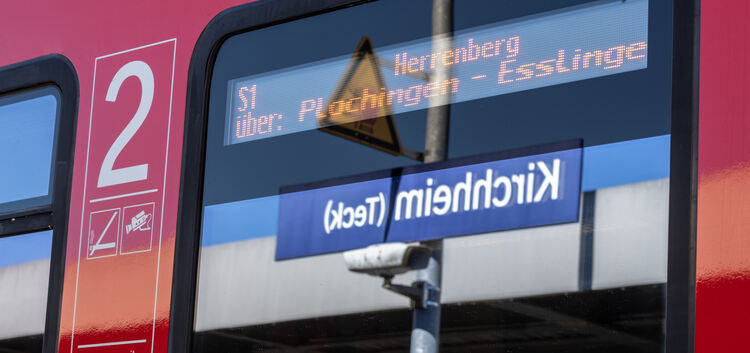 Von Kirchheim geht es mit der S-Bahn über Plochingen, Esslingen und Stuttgart nach Herrenberg. Die Große Wendlinger Kurve könnte