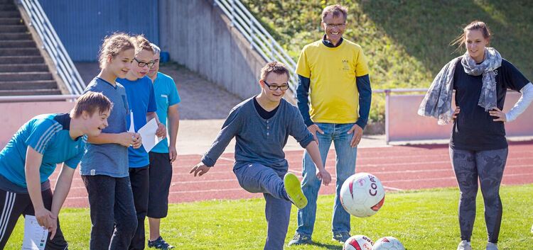 Sportfest der Begegnung für Behinderte und Nichtbehinderte, Sportanlage Rübholz Ötlingen….verschiedene Stationen