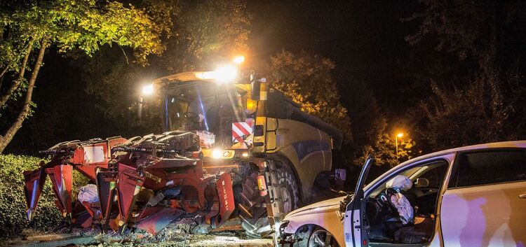 In der Nacht von Sonntag auf Montag kam es auf der Schorndorfer Strasse in Plochingen zu einem folgenschweren Unfall.  Ein Audi