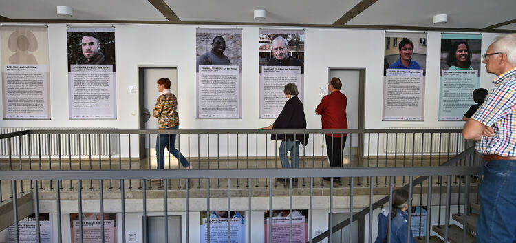 Zur Ausstellung gehören auch sechs Porträts von Menschen aus Kirchheim und Umgebung. Foto: Markus Brändli