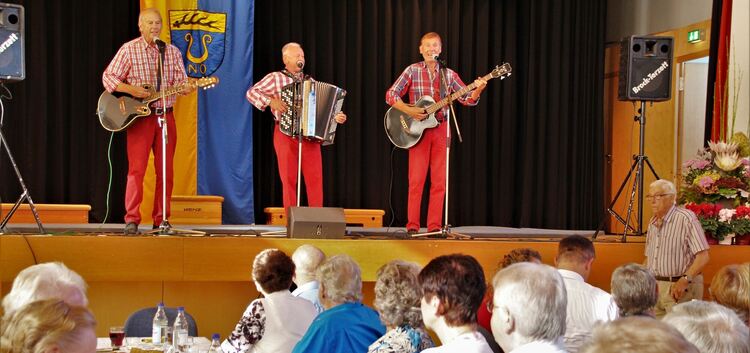 Das Brock-Terzett sorgte für gute Laune beim Seniorennachmittag in der Notzinger Gemeindehalle.Foto: Katja Eisenhardt