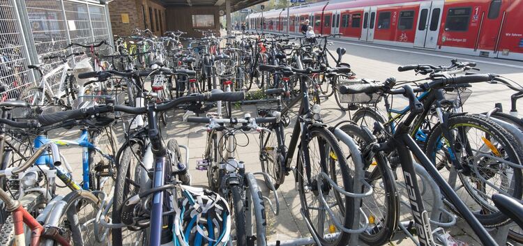 Ein Fahrradparkhaus mit mehr Stellplätzen für Fahrräder ist eine der Ideen für die Neugestaltung des Bahnhofsgeländes. Foto: Pet