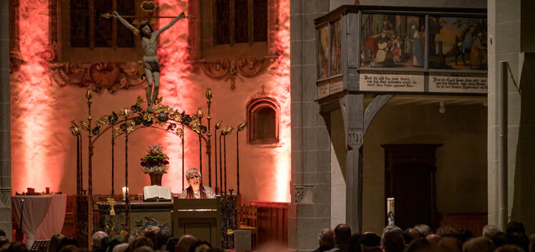 In der Weilheimer Peterskirche sprach die beliebte Rundfunkpfarrerin Lucie Panzer über Kirche, Glaube und Religion. Das Duo „Voc