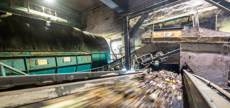 60¿000 Tonnen Biomüll landen jedes Jahr auf den Förderbändern im Kirchheimer Kompostwerk. Foto: Carsten Riedl