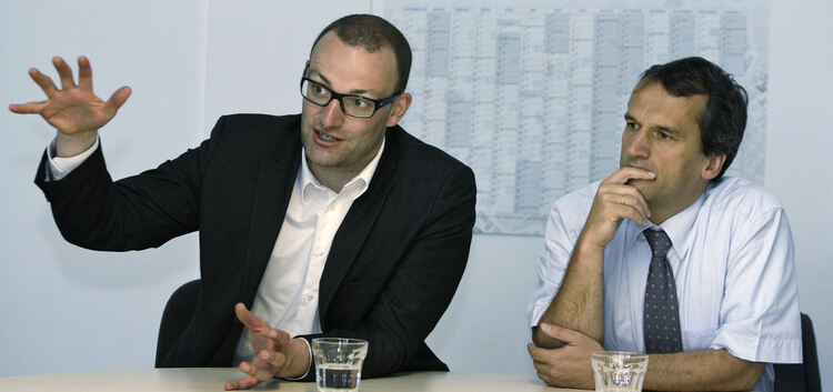 Jens Spahn (links) mit Michael Hennrich 2010 beim gesundheitspolitischen Teckboten-Redaktionsgespräch.Archiv-Foto: Jean-Luc Jacq
