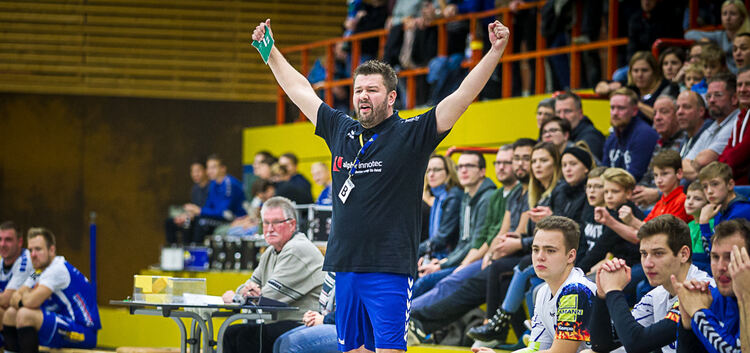 VfL-Coach Engelbert Eisenbeil in Jubelpose - ob‘s auch gegen Feldkirch was zu feiern gibt? Foto: Genio Silviani