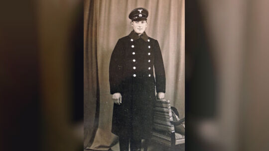 Walter Bazle in Postuniform, etwa Anfang der 1950er-Jahre. Foto: pr/Wilhelm braun Walter Bazle in Postuniform, etwa Anfang der 1950er-Jahre. Foto: pr/Wilhelm braun