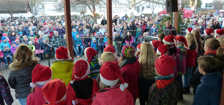 Beliebte Tradition: Singen beim Weihnachtsmarkt.Foto: privat