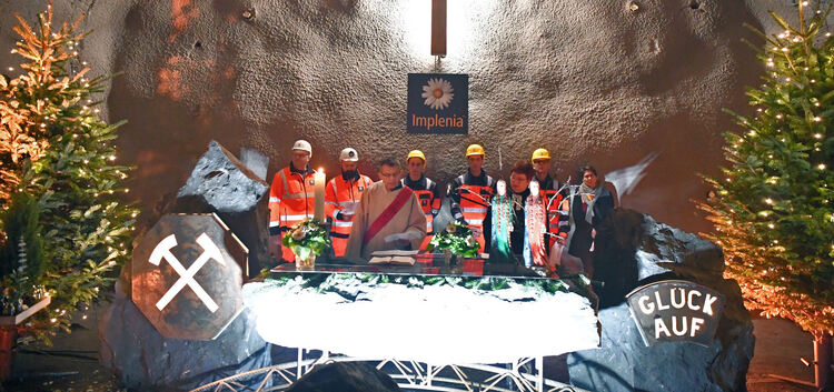 Diakon Peter Maile hält einen ökumenischen Gottesdienst. Tunnelpatin und Wirtschaftsministerin Nicole Hoffmeister-Kraut erinnert