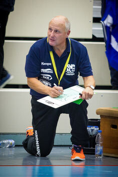SGL-Trainer Peter Schmauk will sich nicht in die Knie zwingen lassen.Foto: Genio Silviani
