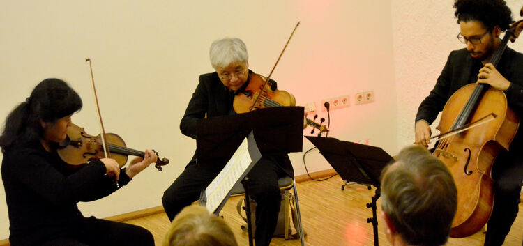 Musikalische Umrahmung durch Regina und Takashi Otsuka (Violine) sowie Andrès Ruiz-Sará, alle drei von der Musikschule Kirchheim