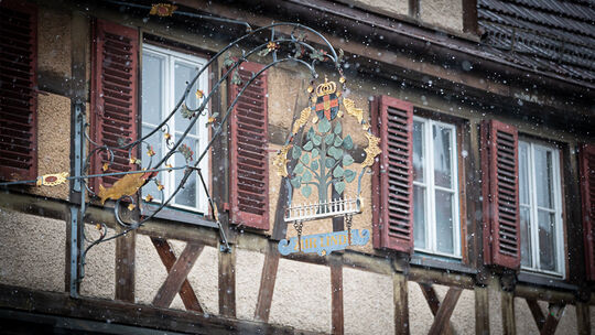 Ein Positivbeispiel: Die Fachwerkfassade der „Linde“ wird auch beim Umbau erhalten. Foto: Carsten Riedl