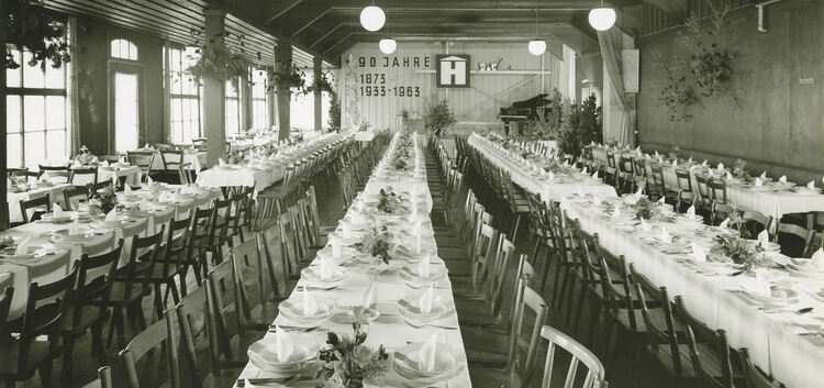 Festlich eingedeckt: Rund 80 Jahre diente der Gartensaal für Bankette oder als Ballsaal.Archivfoto: pr