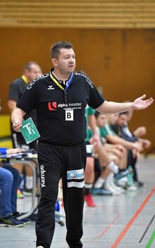 Immer unter Strom: VfL-Trainer Engelbert Eisenbeil.Foto:Brändli