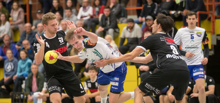 Pokal Handball VFL (Blau Weiss) gegen Deizisau (Schwarz)8 Thimo Böck