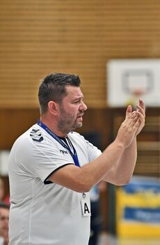 Raus mit Applaus: Der VfL um Trainer Engelbert Eisenbeil ist aus dem HVW-Pokal ausgeschieden. Foto: Markus Brändli