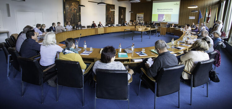 Stühlerücken dürfte im Kirchheimer Gemeinderat nach der Wahl am 26. Mai angesagt sein - auch wenn die meisten Mitglieder wieder