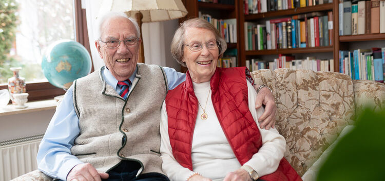 Werner und Johanna Malchow sind seit 60 Jahren verheiratet und feiern nun ihre diamantene Hochzeit.Foto: Carsten Riedl