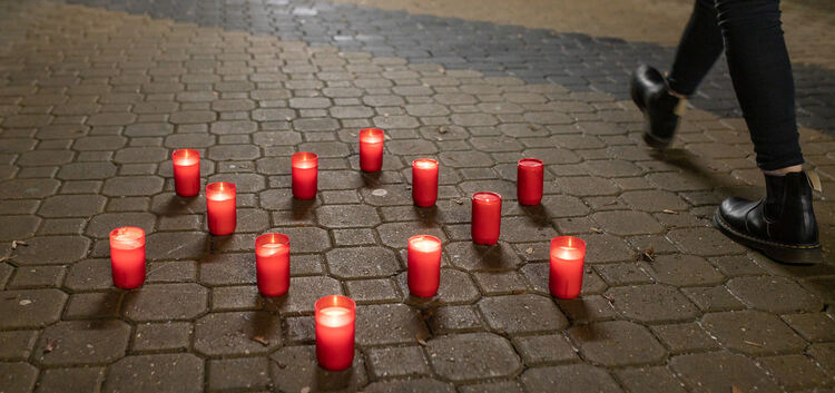 Kerzen in Form eines Davidsterns erinnerten am Kirchheimer Schlossgymnasium an den Holocaust-Gedenktag.