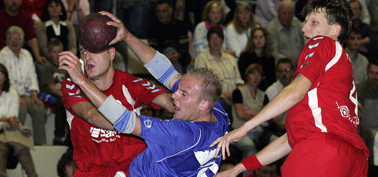 Vor mehr als 13 Jahren: Lenningens Marc Segeritz (in Blau) im Oktober 2005 im Verbandsliga-Duell mit dem Team Esslingen. Im dara