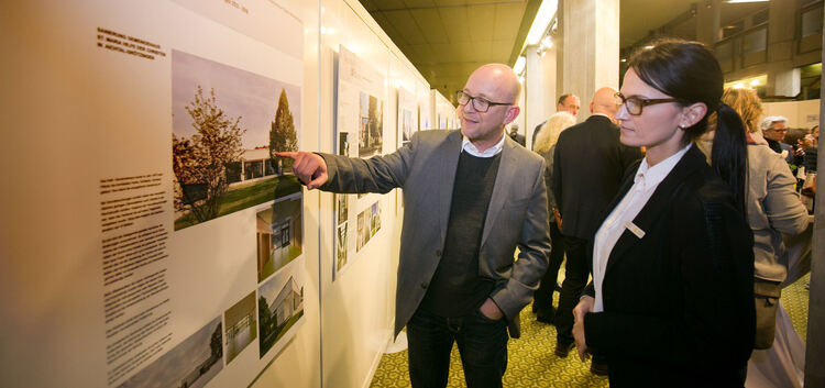 Ein Querschnitt durch die Architektur: Die Ausstellung der 22 Bau-Projekte ist im Esslinger Landratsamt zu sehen.Foto: Roberto B