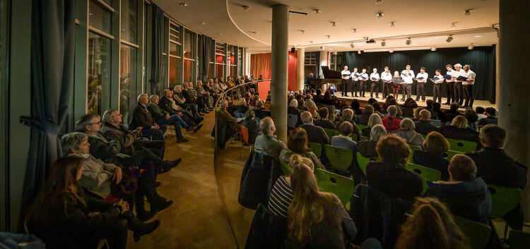 Die „Lauter Sänger“ bei der „Schubertiade: Im Zuschauerraum hätte man eine Stecknadel fallen hören.Foto: Carsten Riedl