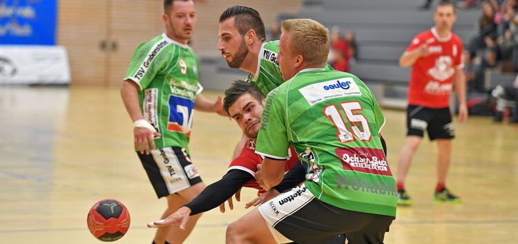 Eine Saison gegen viele Widerstände: Dominik Klett (im roten Trikot) und der TSV Weilheim tun sich in der Bezirksklasse schwerer