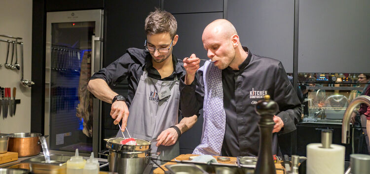 Valentinstag Kitchen Confidental mit Thomas ZappKoch Tobias Scheu Kochen Event